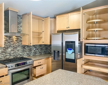405 Europa Way - Photo Thumbnail 9