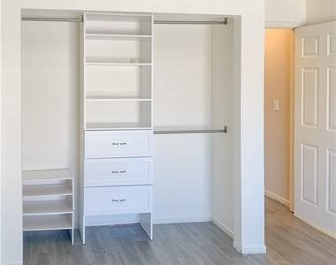 405 Europa Way - Photo Thumbnail 15