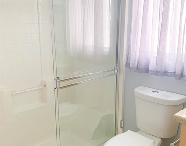 405 Europa Way - Photo Thumbnail 17