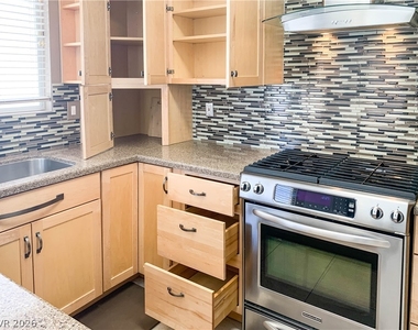 405 Europa Way - Photo Thumbnail 2