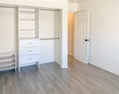 405 Europa Way - Photo Thumbnail 14