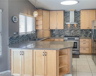 405 Europa Way - Photo Thumbnail 7