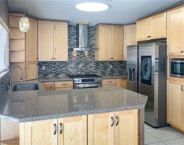 405 Europa Way - Photo Thumbnail 5