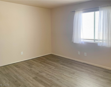 405 Europa Way - Photo Thumbnail 18