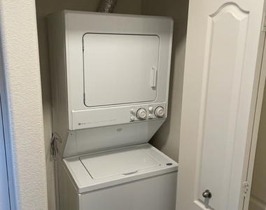 3511 Desert Cliff Street - Photo Thumbnail 25