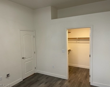 3511 Desert Cliff Street - Photo Thumbnail 18