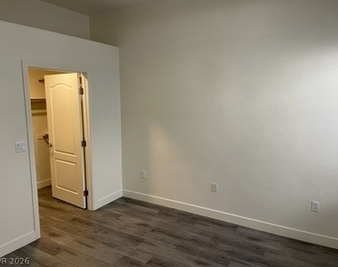 3511 Desert Cliff Street - Photo Thumbnail 16