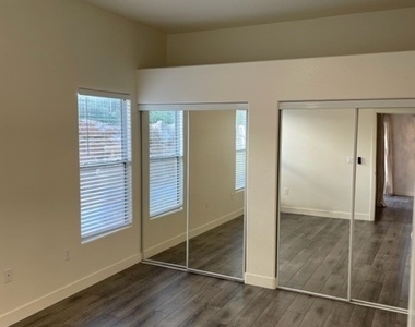 3511 Desert Cliff Street - Photo Thumbnail 9