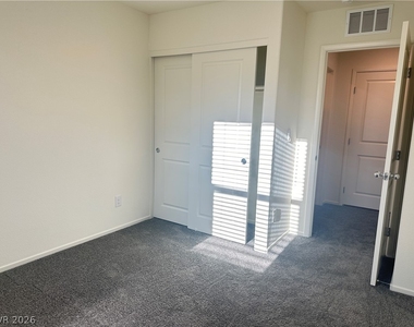 9918 Saffron Hills Street - Photo Thumbnail 13
