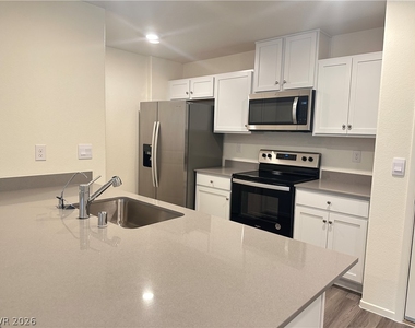 9918 Saffron Hills Street - Photo Thumbnail 7