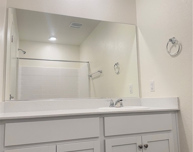 9918 Saffron Hills Street - Photo Thumbnail 14