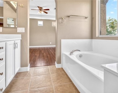 11757 Del Sur Avenue - Photo Thumbnail 18