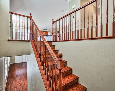 10131 Hollis Mountain Avenue - Photo Thumbnail 24
