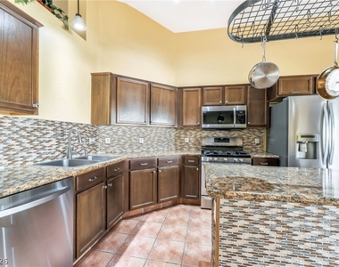 9346 Coral Berry Street - Photo Thumbnail 15