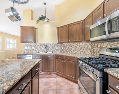 9346 Coral Berry Street - Photo Thumbnail 17