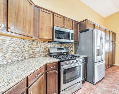 9346 Coral Berry Street - Photo Thumbnail 16