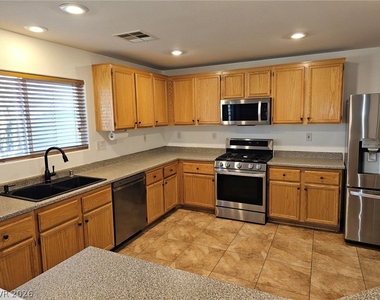 5064 Whistling Acres Avenue - Photo Thumbnail 18
