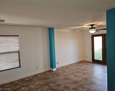 5064 Whistling Acres Avenue - Photo Thumbnail 9