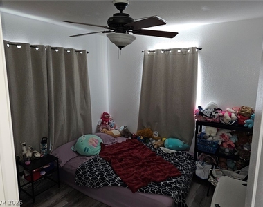 5064 Whistling Acres Avenue - Photo Thumbnail 16