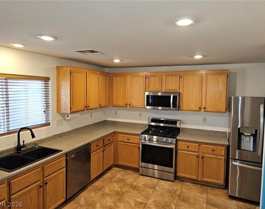 5064 Whistling Acres Avenue - Photo Thumbnail 19