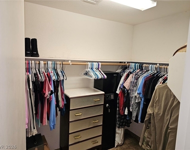 5064 Whistling Acres Avenue - Photo Thumbnail 11