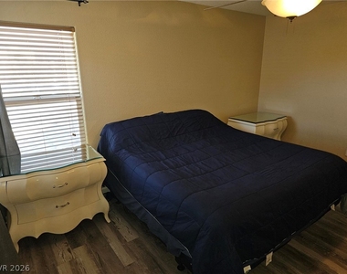 5064 Whistling Acres Avenue - Photo Thumbnail 10