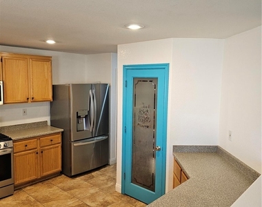 5064 Whistling Acres Avenue - Photo Thumbnail 21