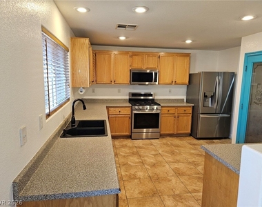 5064 Whistling Acres Avenue - Photo Thumbnail 20