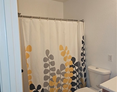 5064 Whistling Acres Avenue - Photo Thumbnail 15
