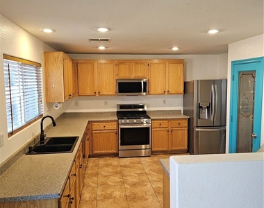 5064 Whistling Acres Avenue - Photo Thumbnail 23