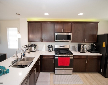 9955 Heritage Desert Street - Photo Thumbnail 4
