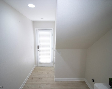 9955 Heritage Desert Street - Photo Thumbnail 13