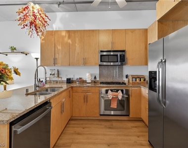 353 E Bonneville Avenue - Photo Thumbnail 3