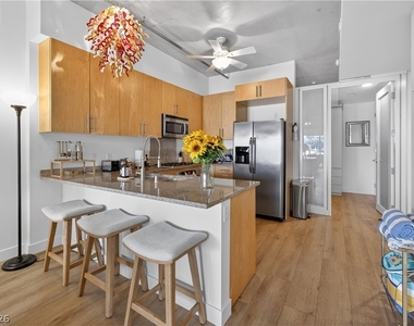 353 E Bonneville Avenue - Photo Thumbnail 2