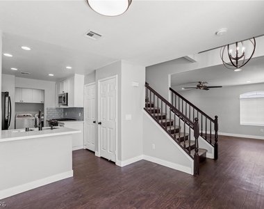 3910 Starfield Lane - Photo Thumbnail 9