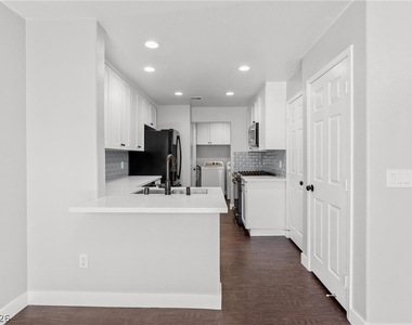 3910 Starfield Lane - Photo Thumbnail 10