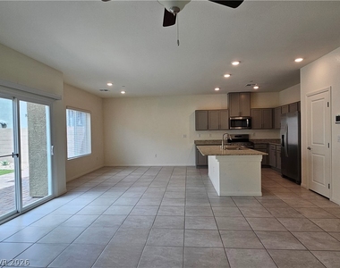 4482 Bayley Skye Avenue - Photo Thumbnail 7