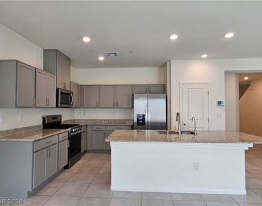 4482 Bayley Skye Avenue - Photo Thumbnail 4
