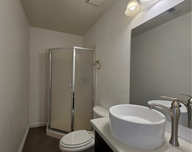 6425 Big Pine Way - Photo Thumbnail 9
