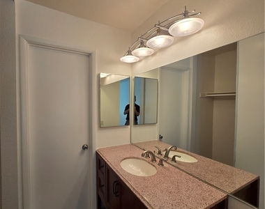 6425 Big Pine Way - Photo Thumbnail 13