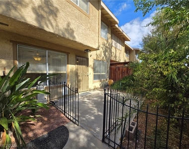 6425 Big Pine Way - Photo Thumbnail 2