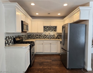 6425 Big Pine Way - Photo Thumbnail 7