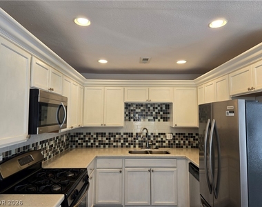 6425 Big Pine Way - Photo Thumbnail 8