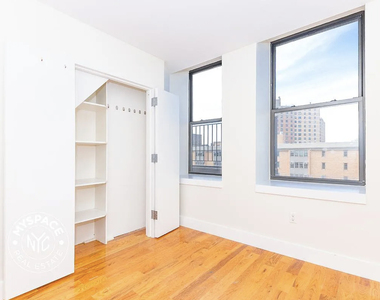 490 Kosciuszko Street - Photo Thumbnail 4