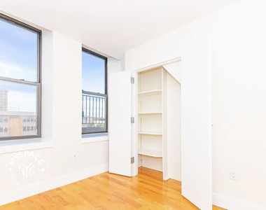 490 Kosciuszko Street - Photo Thumbnail 3