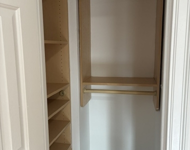 301 East 38th Street - Photo Thumbnail 2