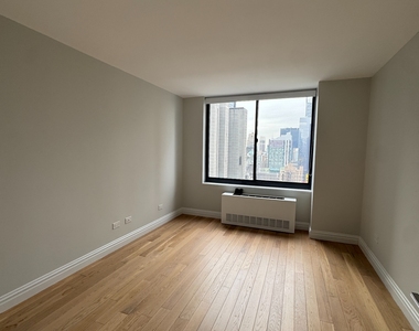 West 48th Street - Photo Thumbnail 7