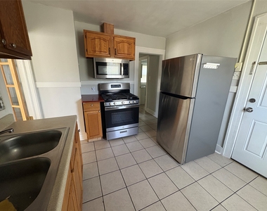 260 Ackley Ave - Photo Thumbnail 8