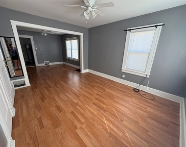260 Ackley Ave - Photo Thumbnail 4