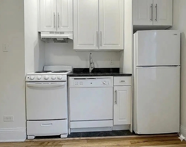 214 East 51st Street - Photo Thumbnail 1